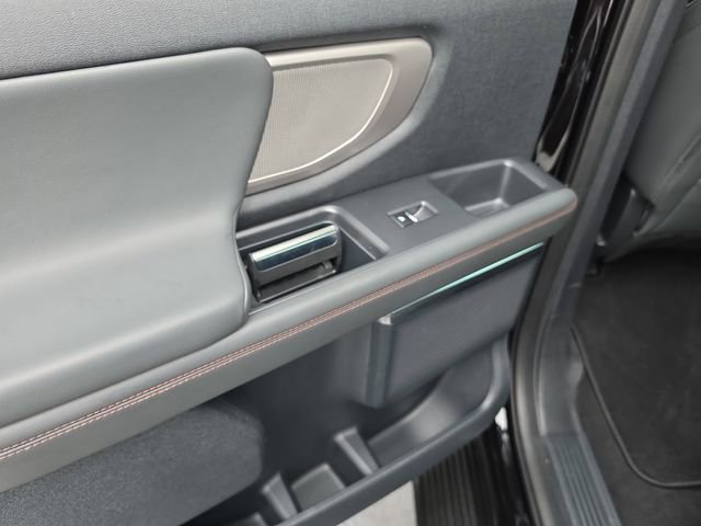 Used 2025 Ford Expedition Active image 9