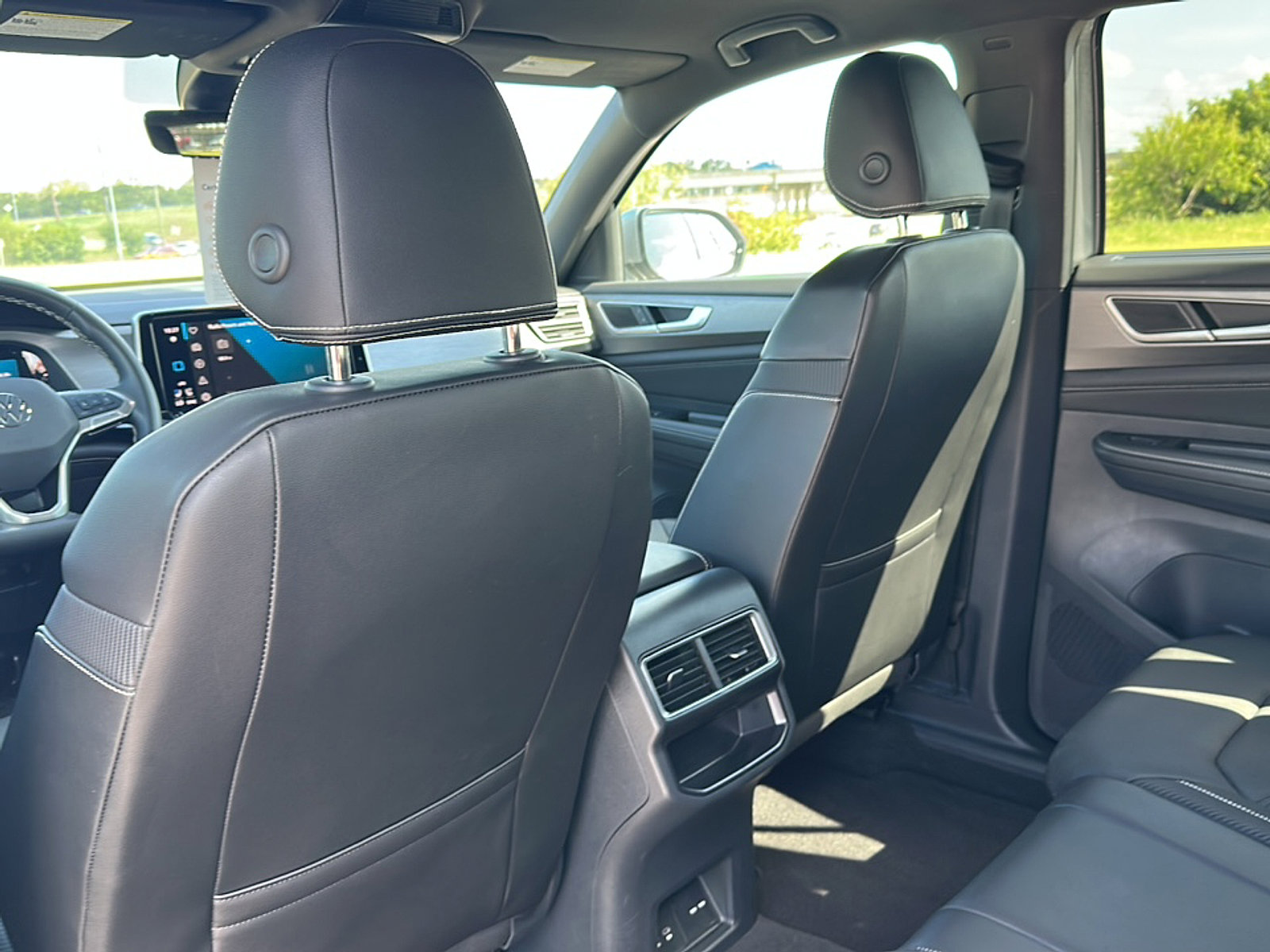 Used 2024 Volkswagen Atlas Cross Sport SE image 17