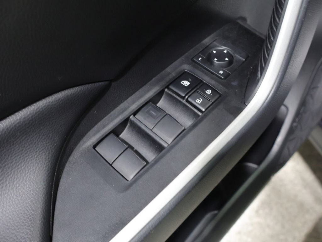 Used 2025 Toyota RAV4 LE AWD/4WD image 14