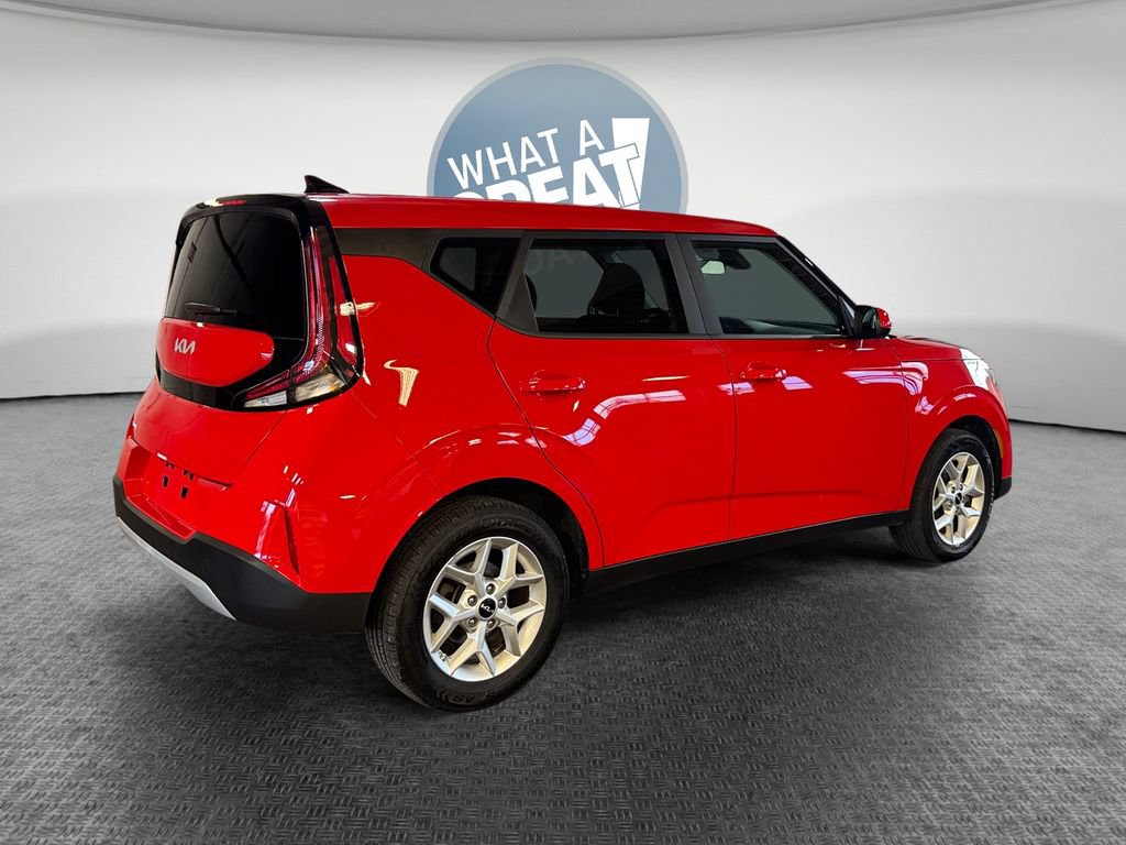 Certified 2024 Kia Soul LX w/ Option Group 015 FWD image 3