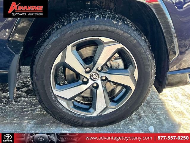 Used 2023 Toyota RAV4 SE w/ Weather & Moonroof Package image 12