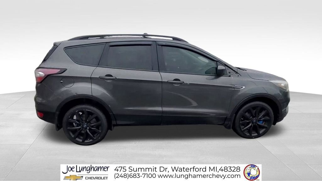 Used 2017 Ford Escape SE w/ SE Sport Appearance Package image 10