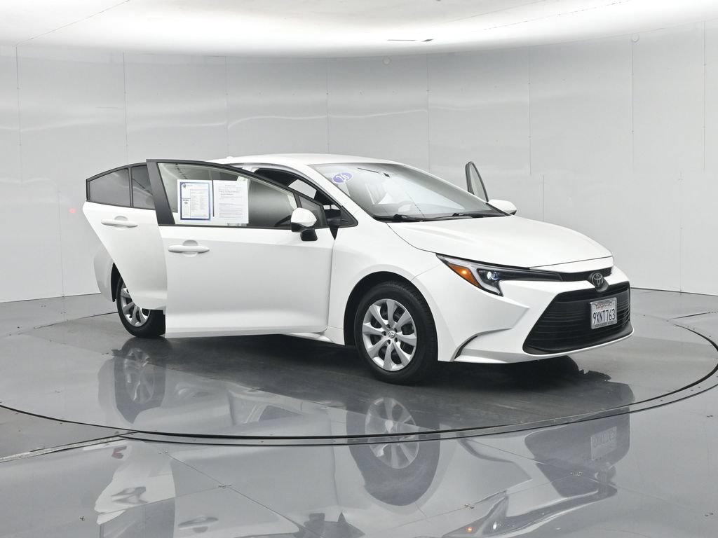 Used 2026 Toyota Corolla LE w/ Carpet Mat Package (TMS) FWD image 31