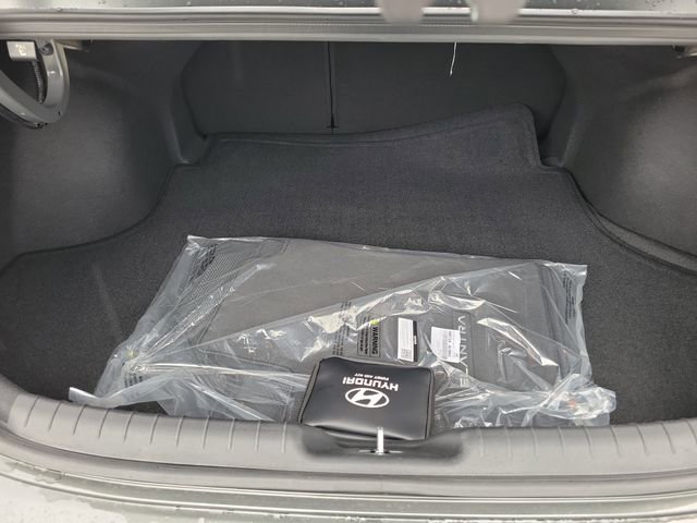 Used 2026 Hyundai Elantra Limited image 23