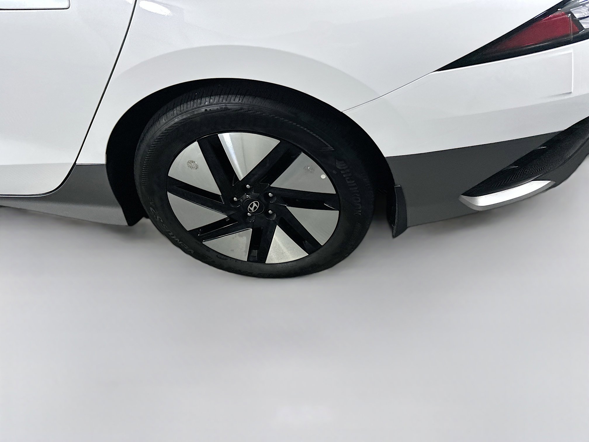 Used 2024 Hyundai Ioniq 6 SE RWD image 11