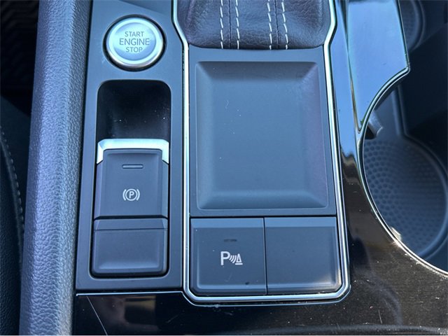 Used 2021 Volkswagen Atlas SEL R-Line image 30