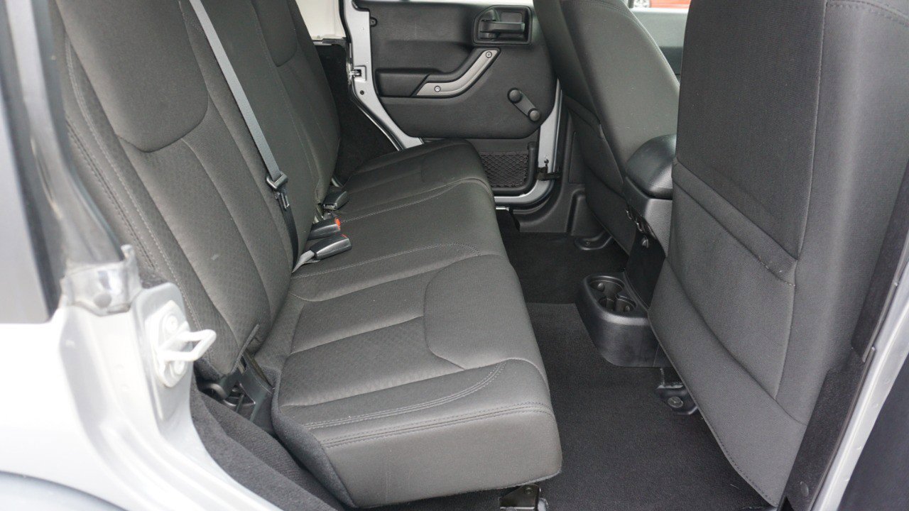 Used 2016 Jeep Wrangler Unlimited Sport w/ Connectivity Group image 15