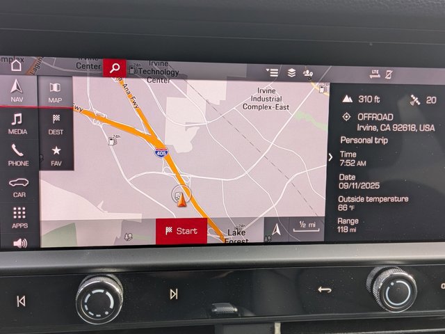 Certified 2025 Porsche Macan AWD/4WD image 18