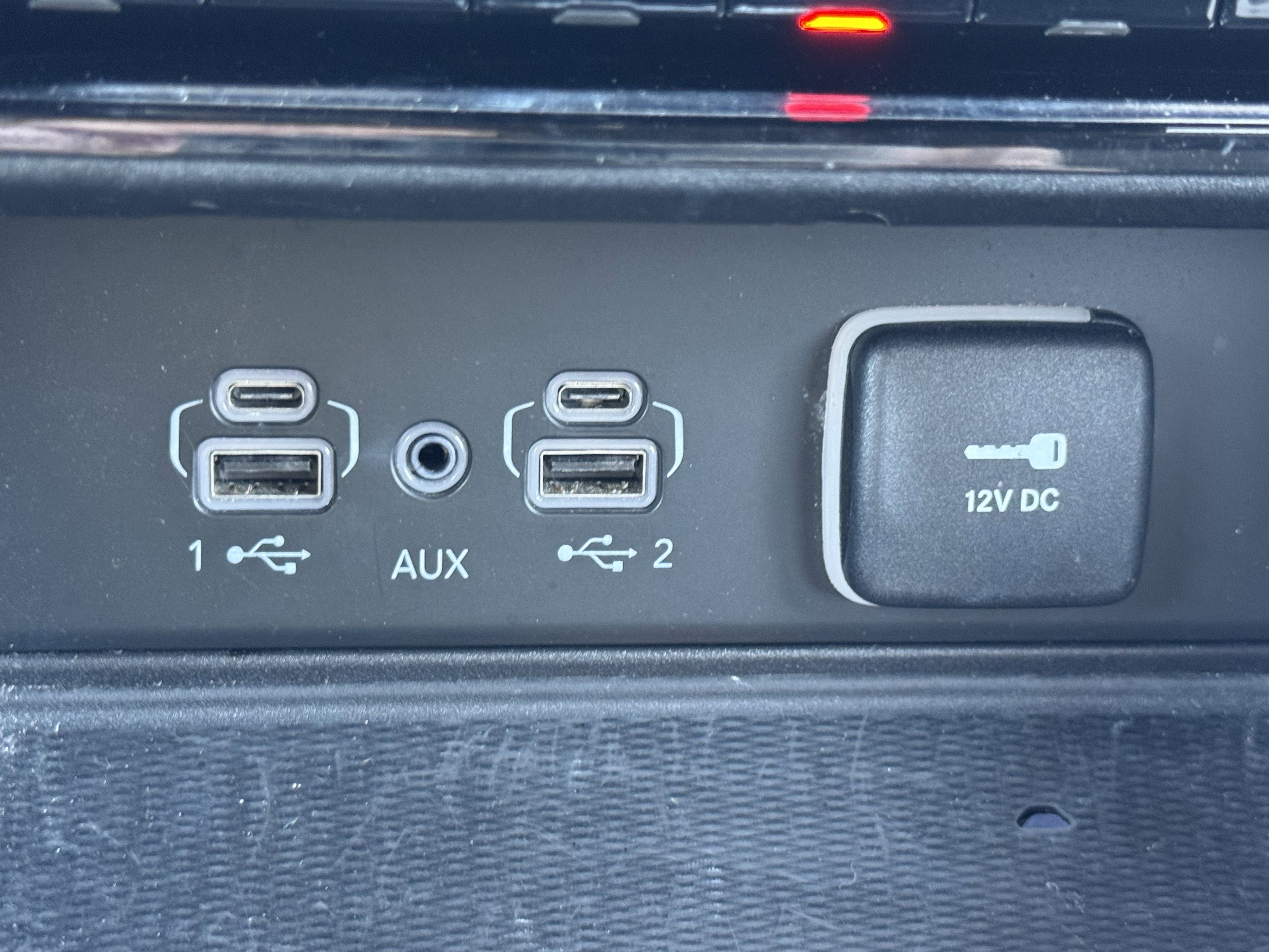 Used 2023 Jeep Grand Cherokee Altitude image 16