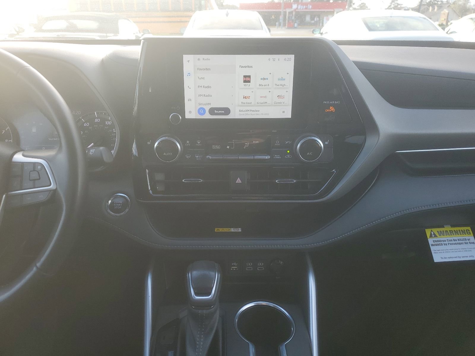 Used 2023 Toyota Highlander XLE image 14