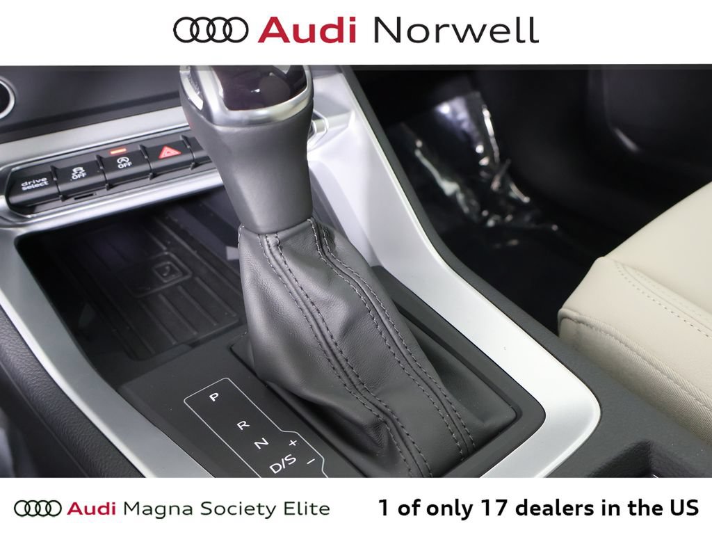 Certified 2025 Audi Q3 2.0T Premium w/ Convenience Package AWD/4WD image 4