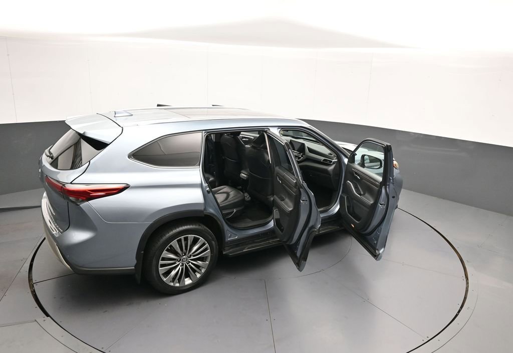Certified 2020 Toyota Highlander Platinum w/ Preferred Accessory Package AWD/4WD image 48