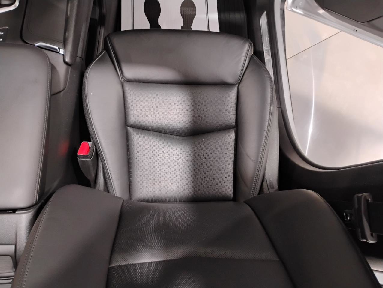 Used 2018 Cadillac XT5 Luxury w/ Driver Awareness Package image 41