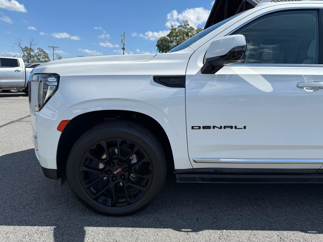 Used 2023 GMC Yukon Denali RWD image 51