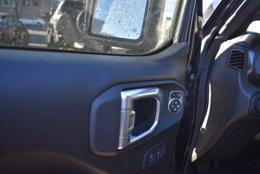 Used 2022 Jeep Gladiator Sport image 12