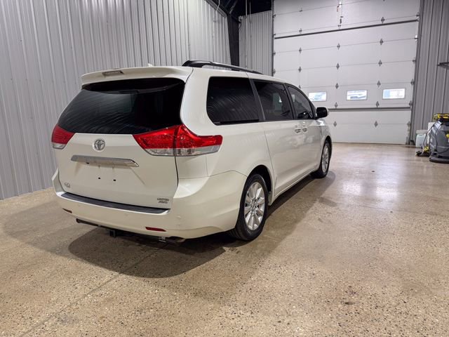 Used 2013 Toyota Sienna Limited w/ Premium Pkg image 7