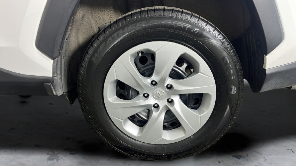 Used 2022 Toyota RAV4 LE AWD/4WD image 48