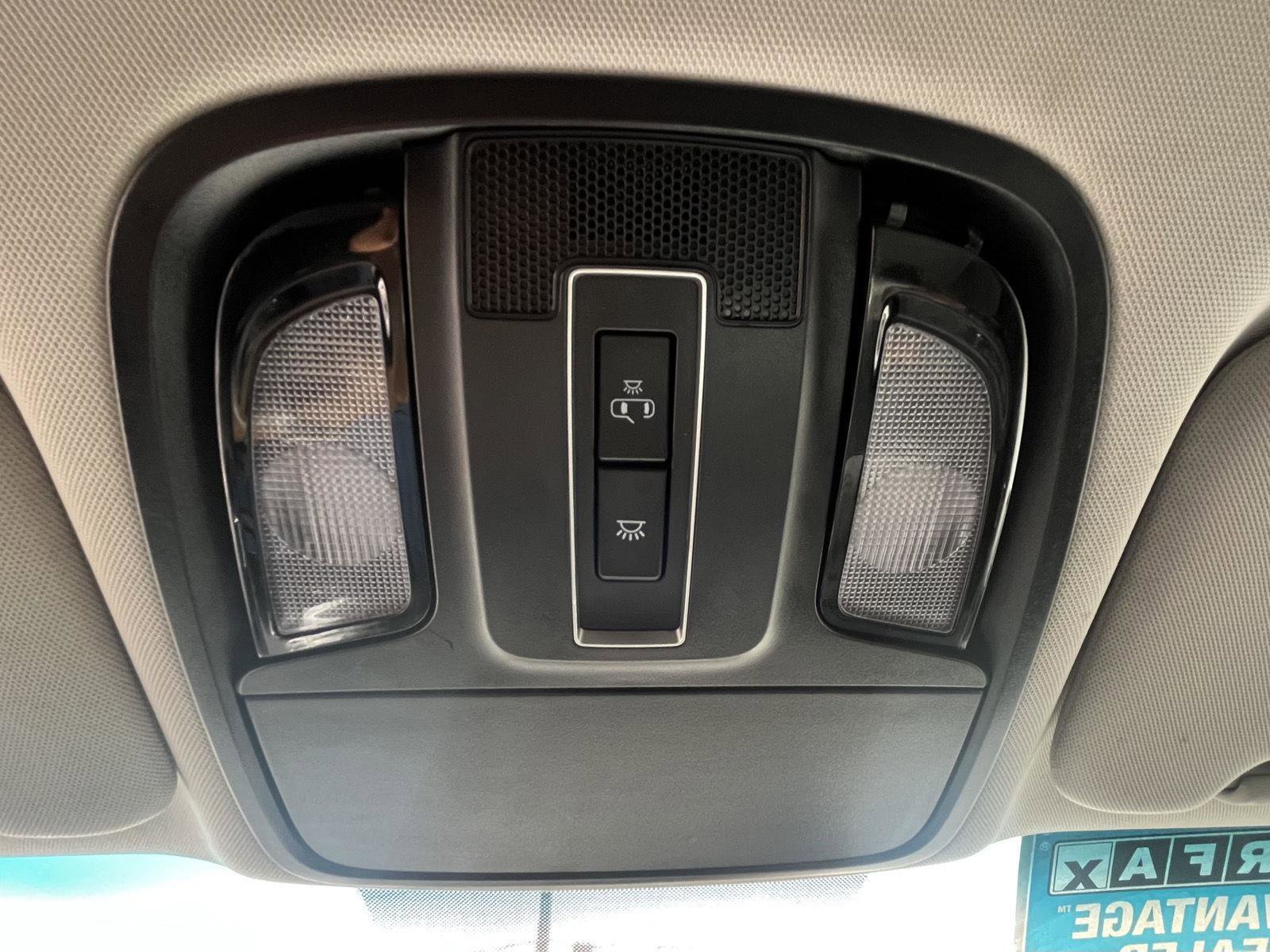 Used 2020 Kia Sorento LX image 9