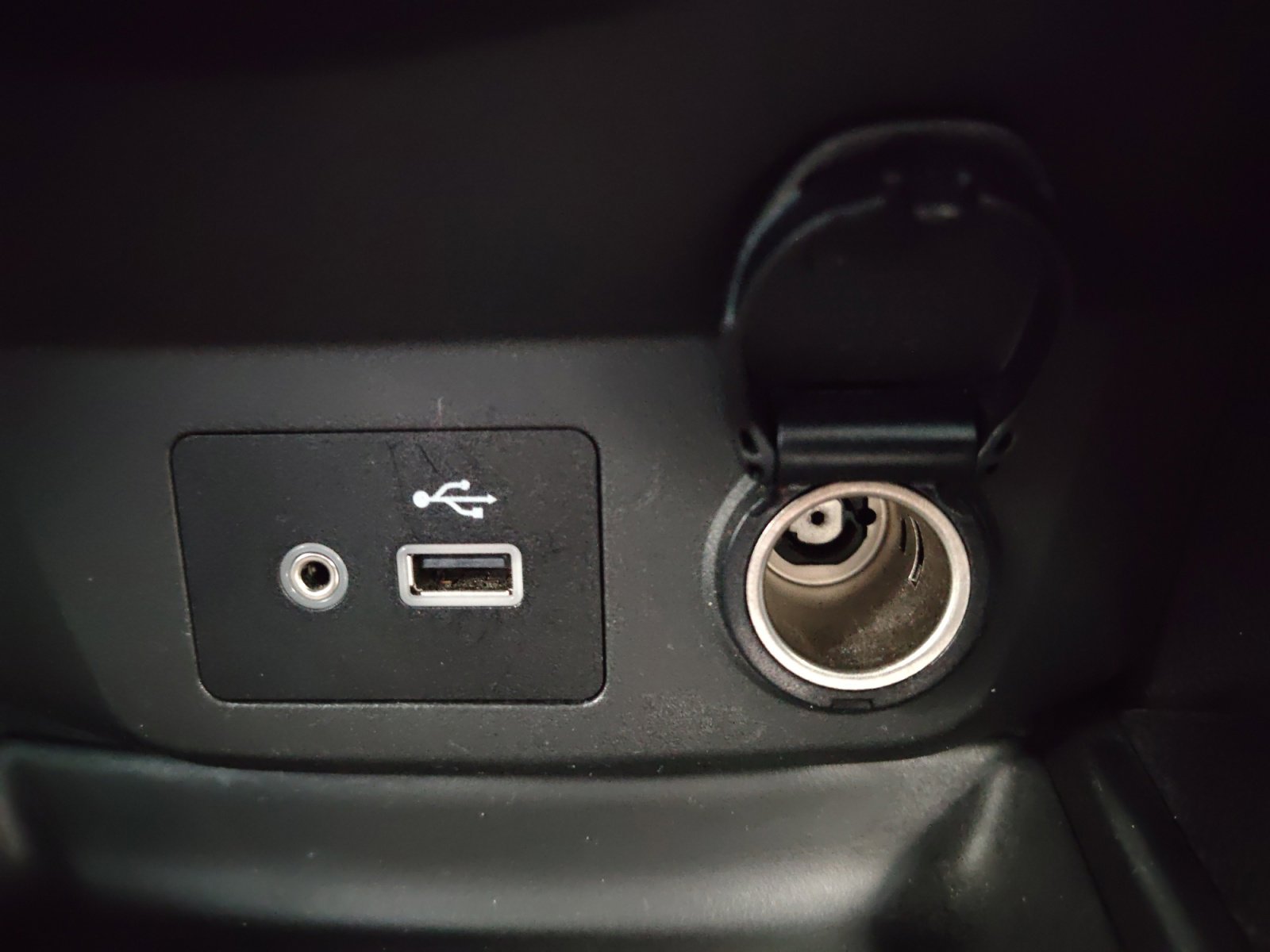 Used 2020 Nissan Rogue SV image 23