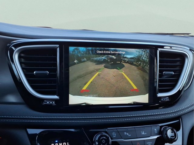 New 2026 Chrysler Pacifica Select image 16