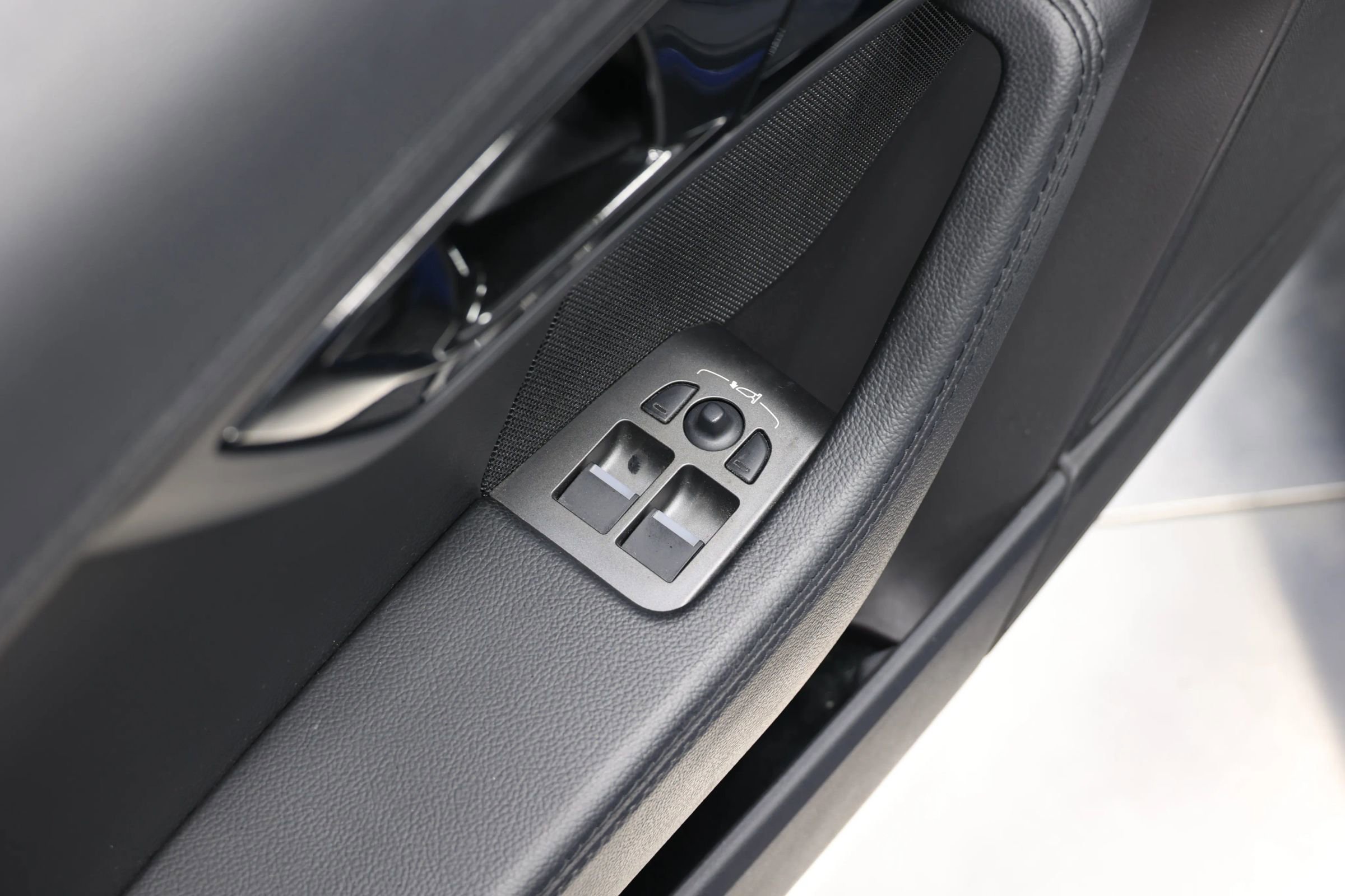 Used 2020 Jaguar F-TYPE Convertible image 13