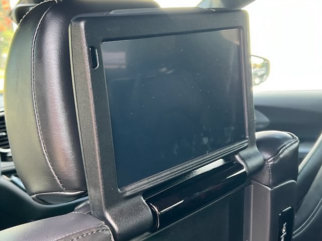 Used 2025 Chrysler Pacifica Select w/ Uconnect Theater Family Group AWD/4WD image 39