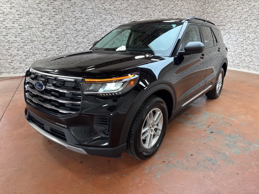 Used 2025 Ford Explorer Active image 3