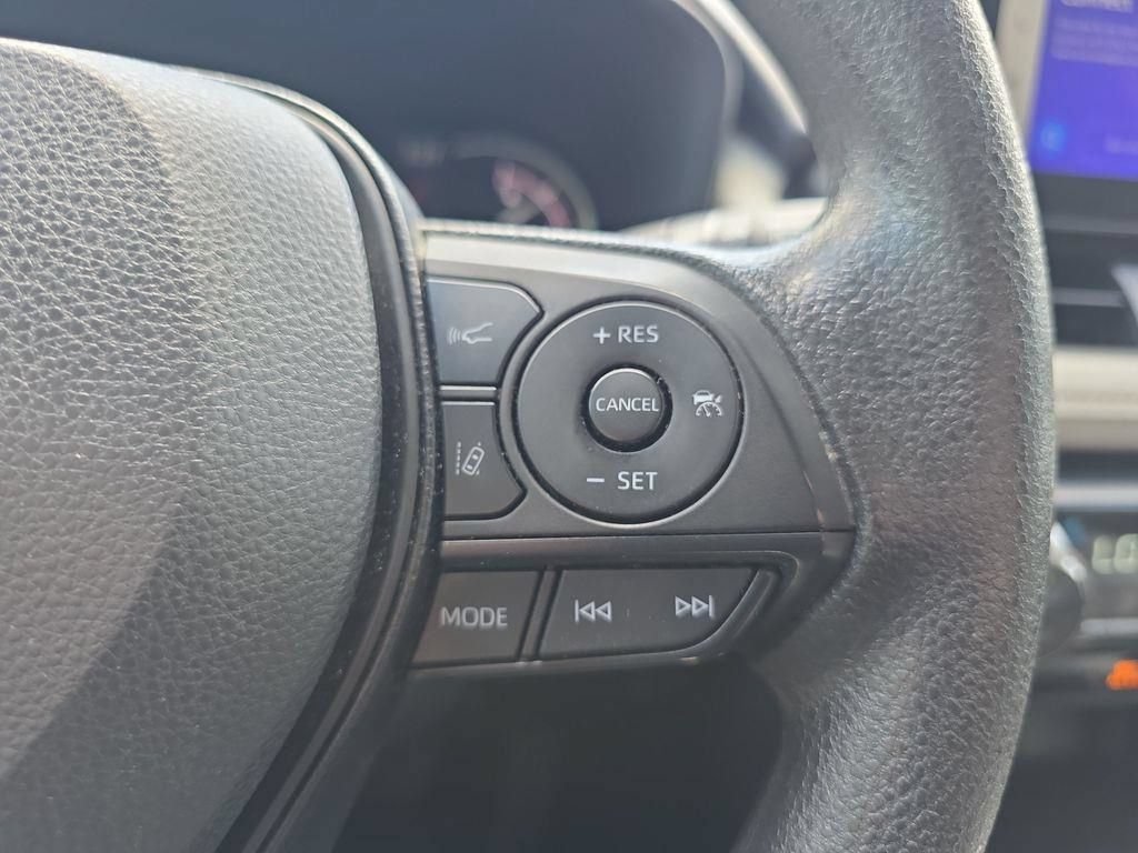 Used 2025 Toyota RAV4 XLE AWD/4WD image 22