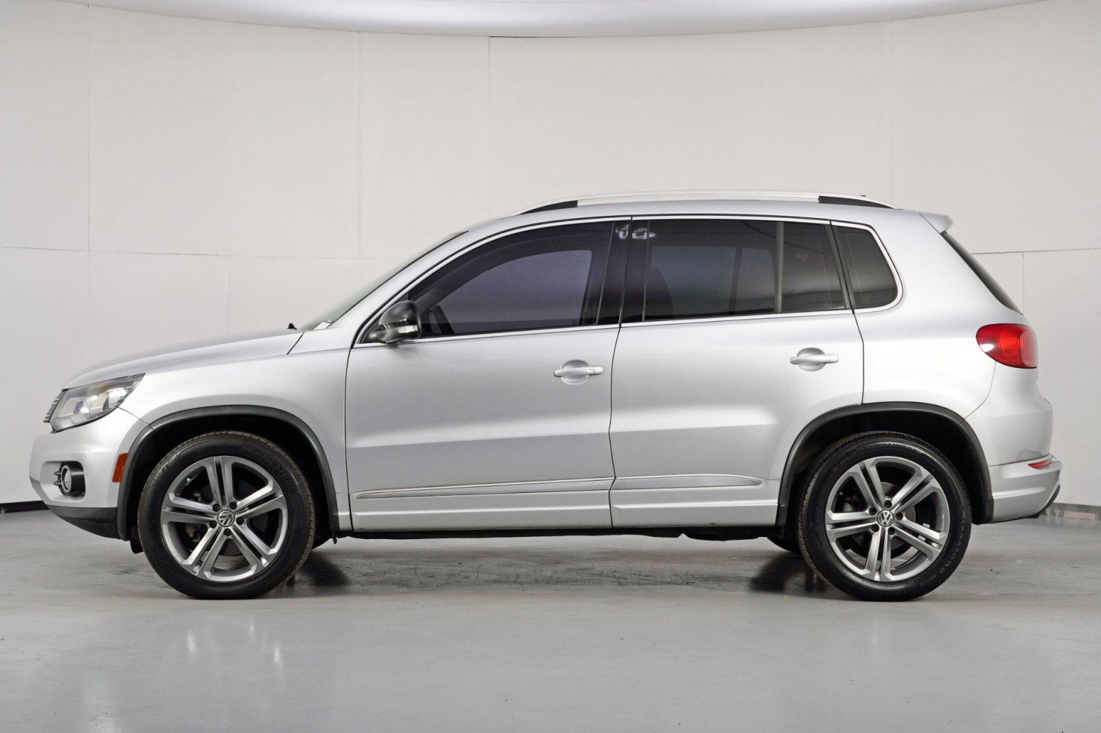 Used 2017 Volkswagen Tiguan Sport image 45