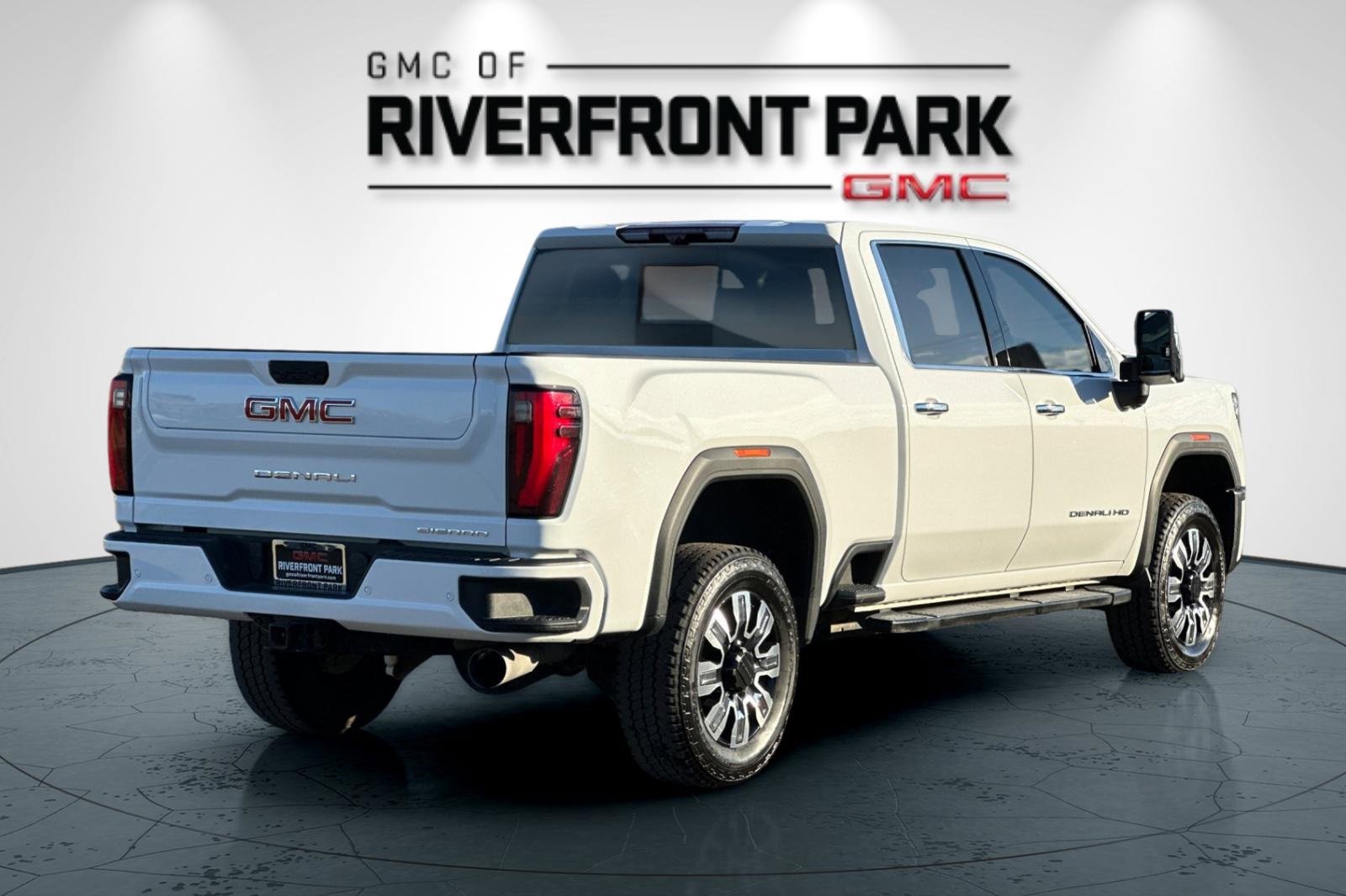 Used 2024 GMC Sierra 3500 Denali w/ Denali Reserve Package image 3