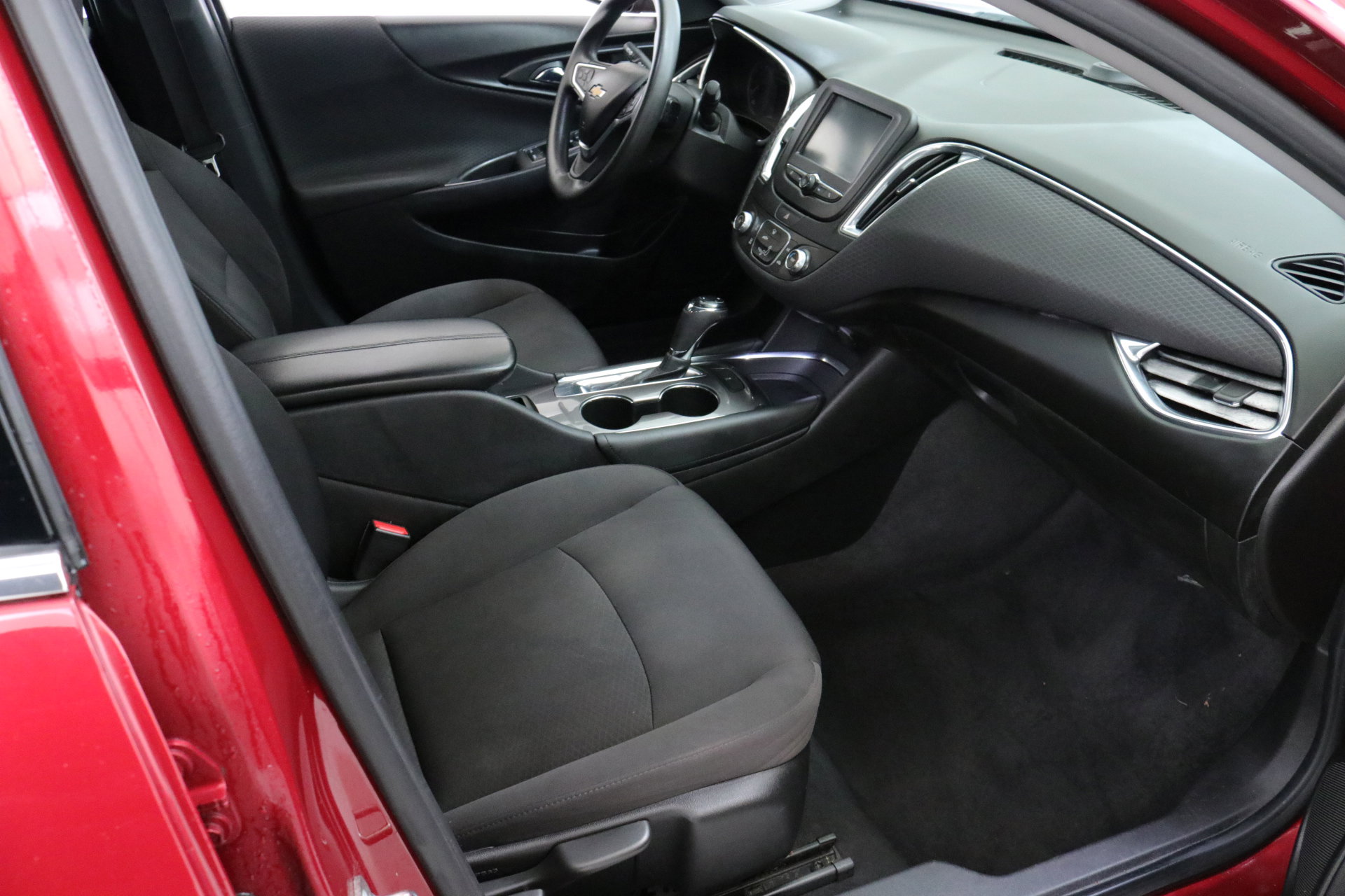 Used 2018 Chevrolet Malibu LT image 32