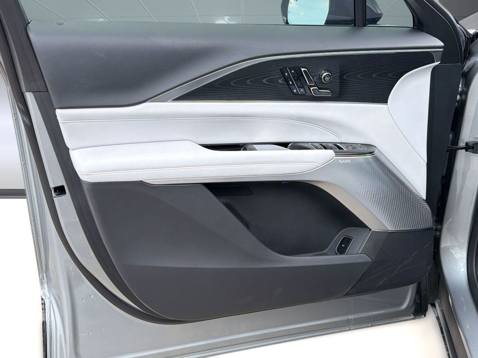 New 2025 Cadillac Lyriq Luxury RWD image 22
