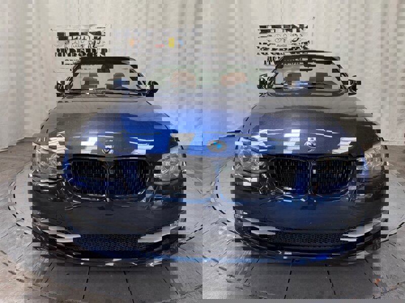 Used 2011 BMW 335i Convertible RWD image 9