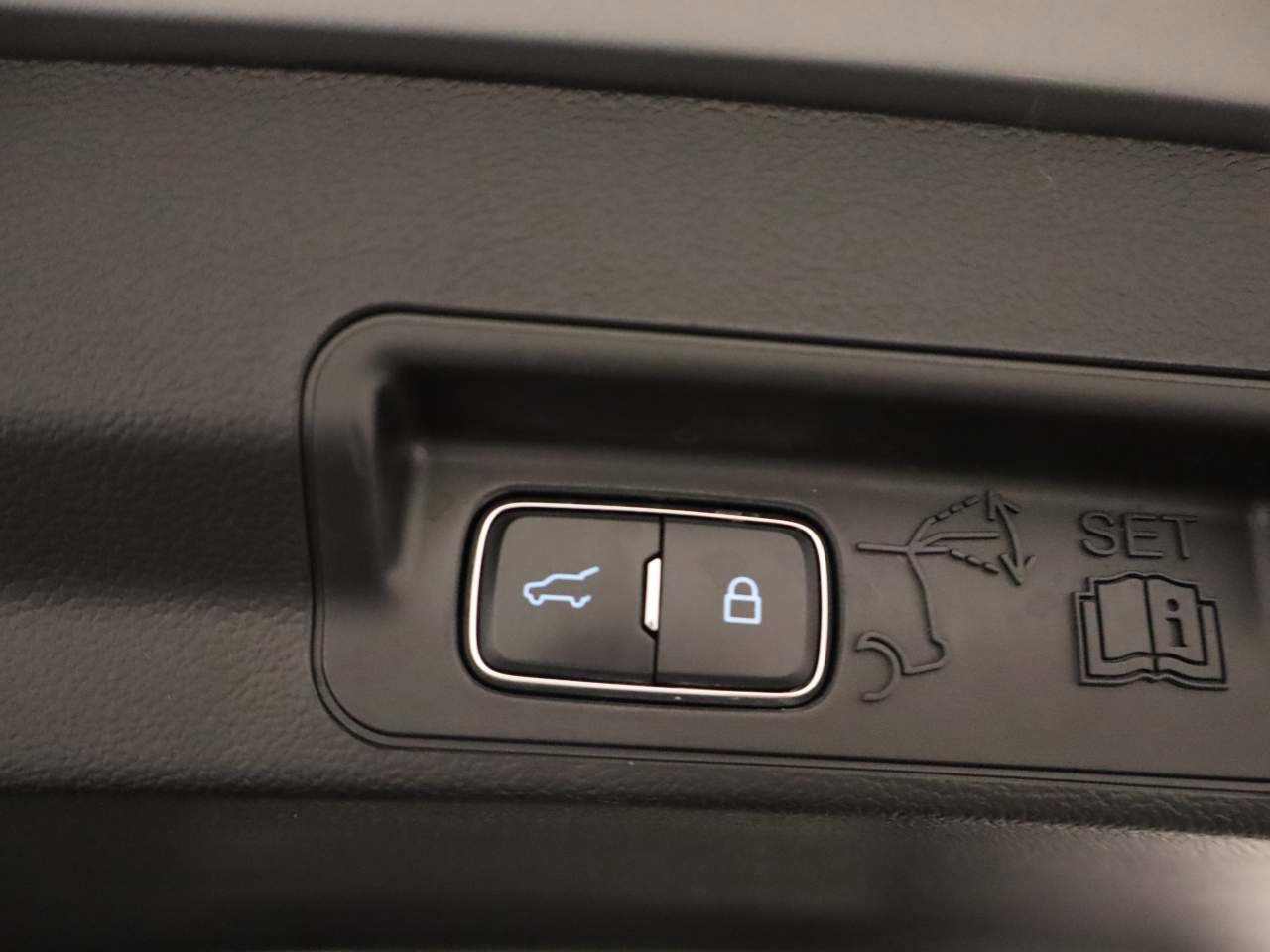 Used 2023 Ford Explorer XLT w/ Equipment Group 202A image 18