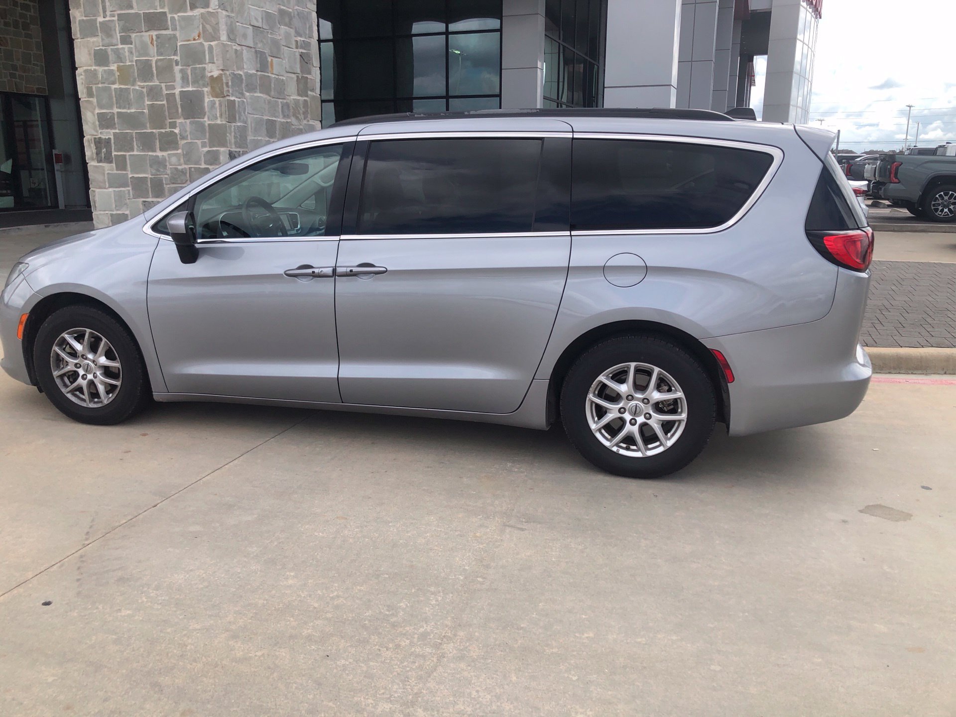 Used 2021 Chrysler Voyager Lxi FWD image 6