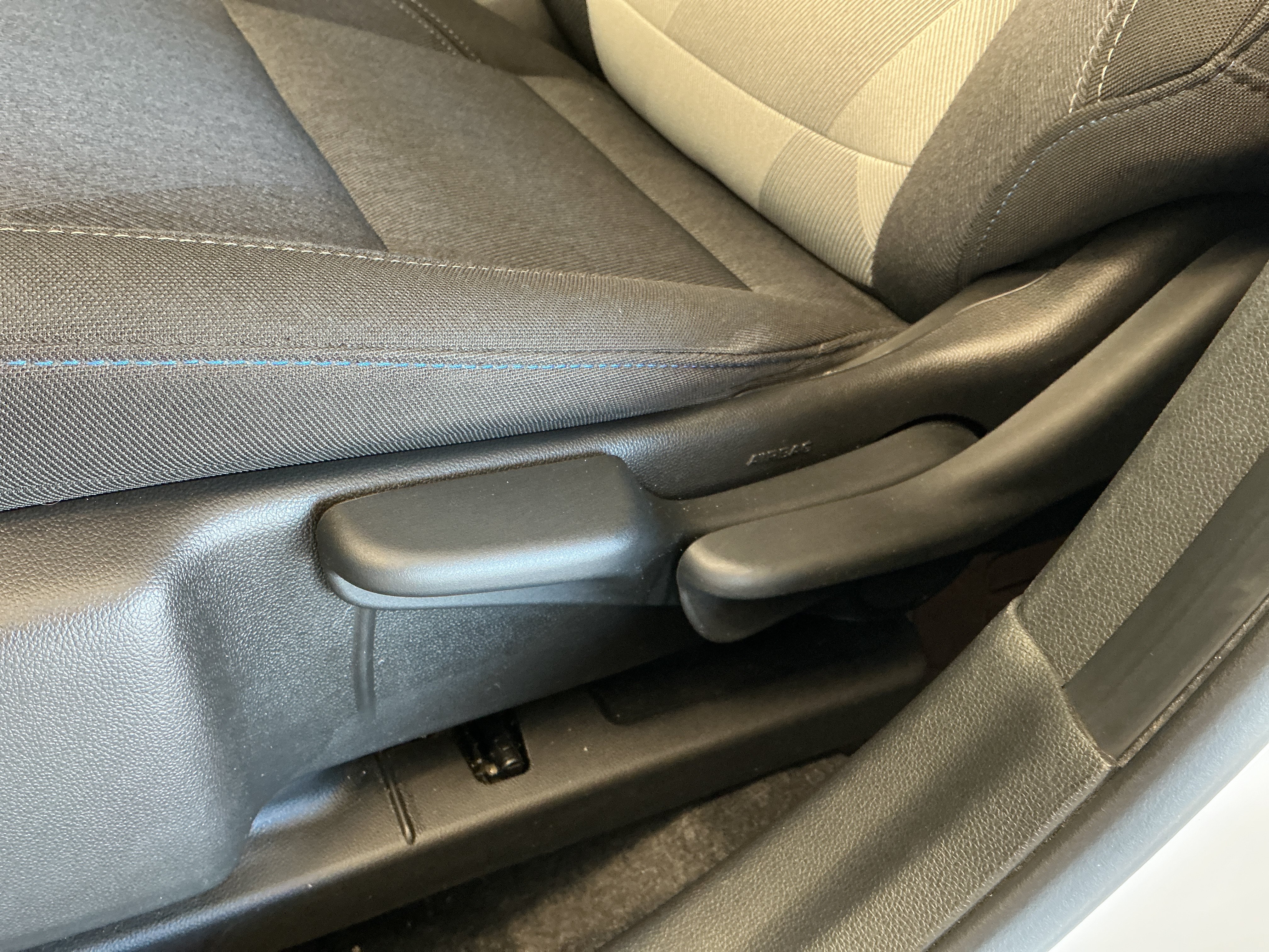 Used 2025 Chevrolet Trax LS w/ LS Convenience Package FWD image 38