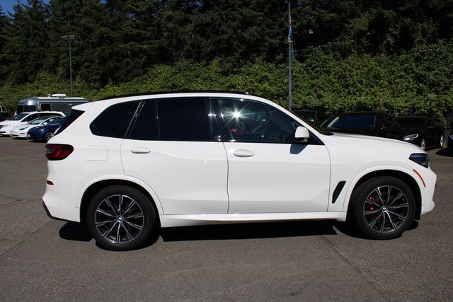 Used 2022 BMW X5 xDrive40i w/ M Sport Package image 3