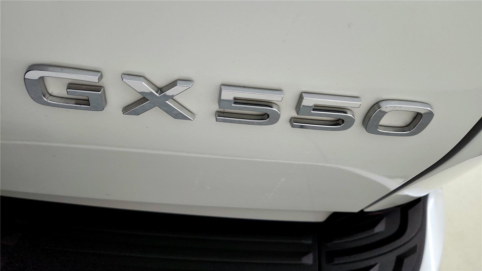 Used 2024 Lexus GX 550 w/ Accessory Package (2T) AWD/4WD image 14