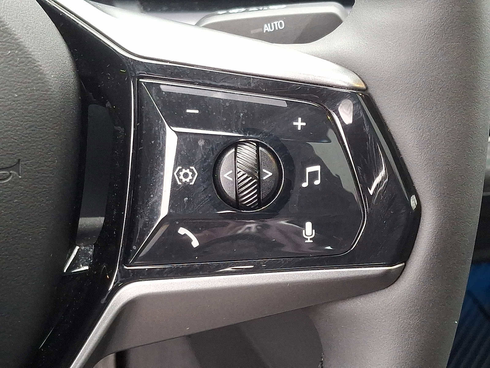 Used 2025 BMW i5 xDrive40 w/ Premium Package image 23