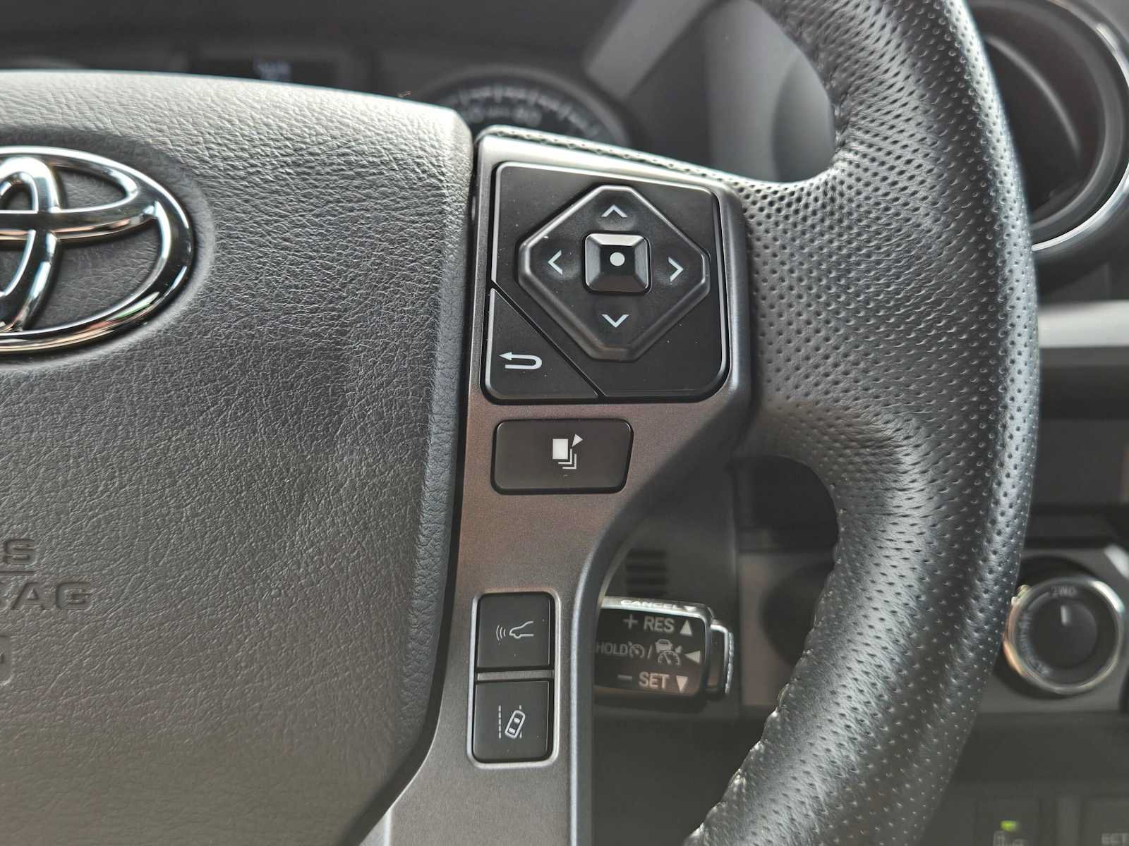 Used 2022 Toyota Tacoma TRD Off-Road w/ Technology Package AWD/4WD image 34