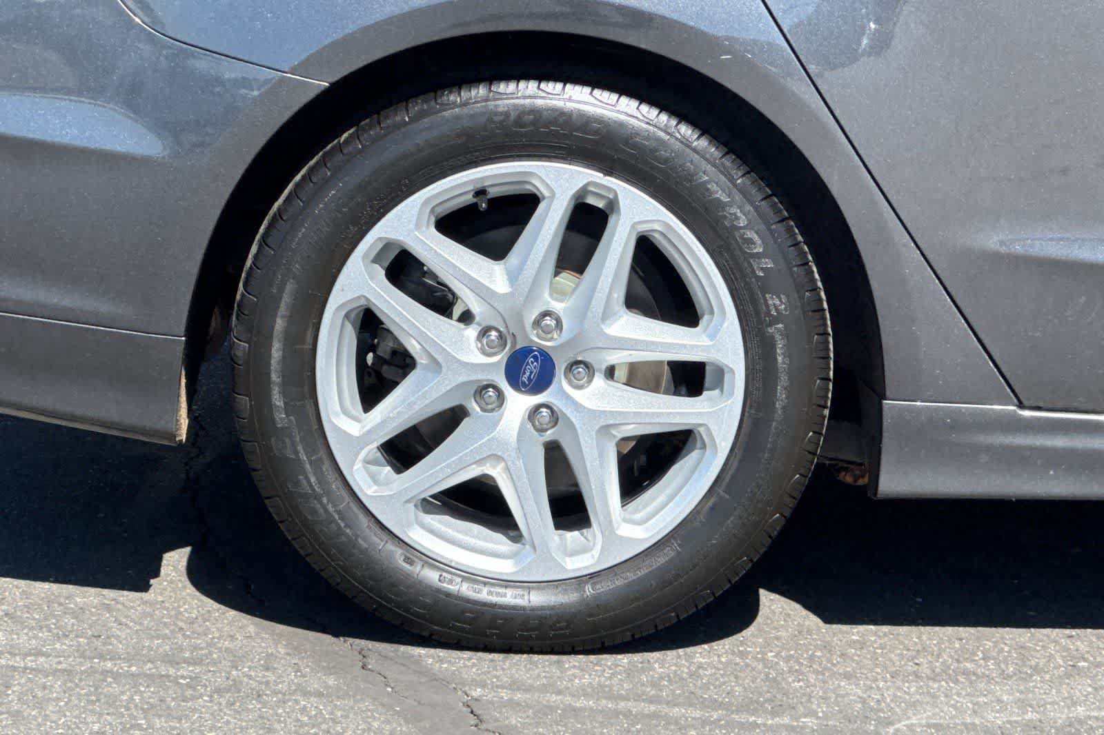 Used 2016 Ford Fusion SE FWD image 28