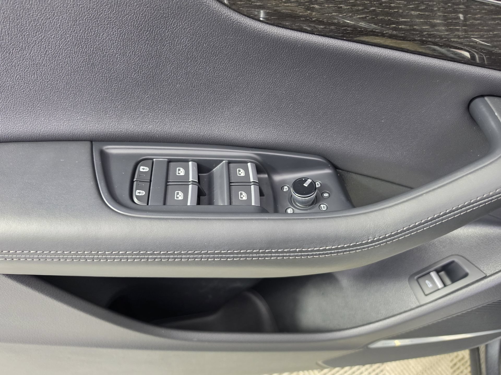 Used 2023 Audi Q8 Prestige AWD/4WD image 6