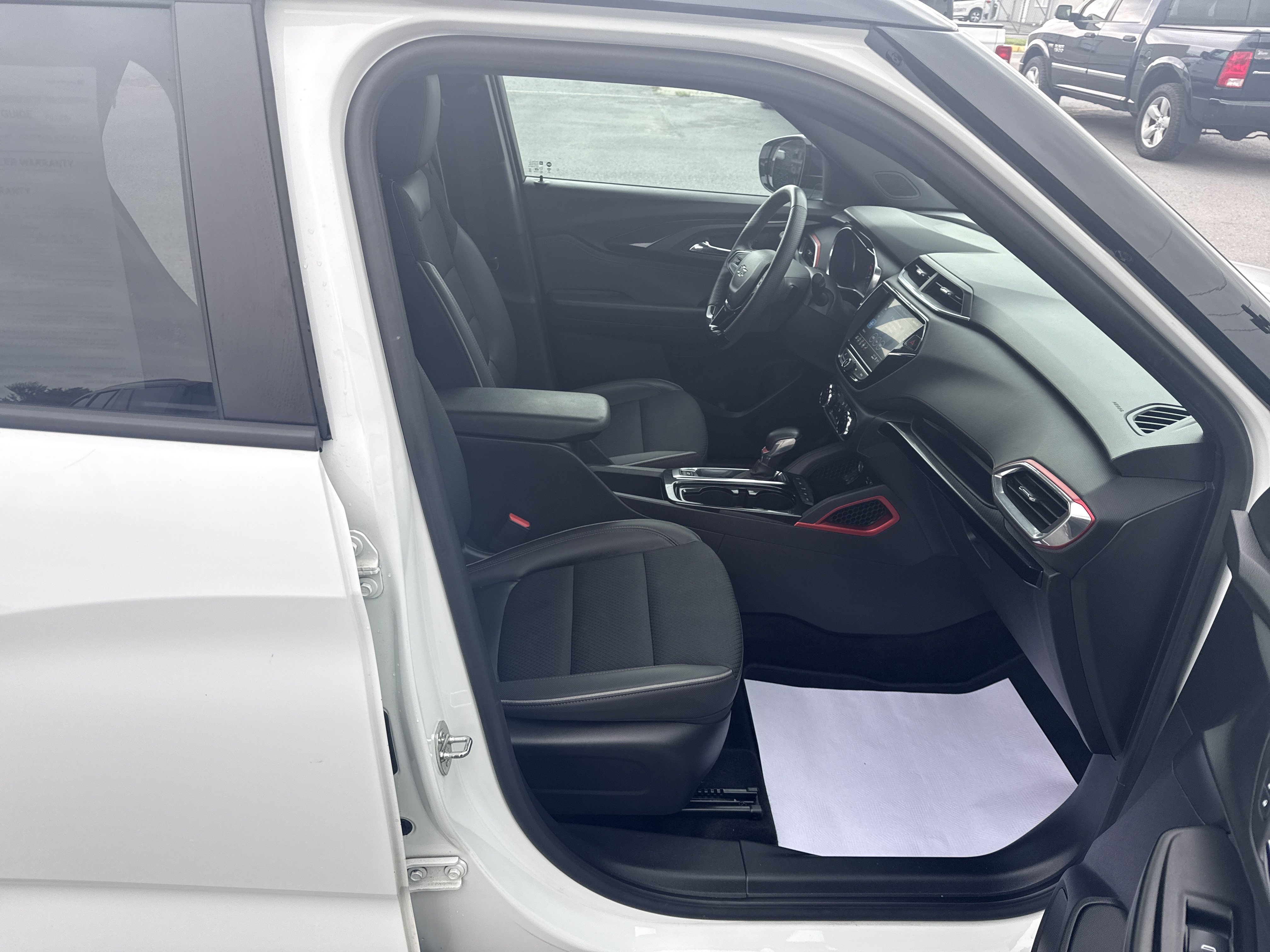 Used 2023 Chevrolet TrailBlazer RS w/ Convenience Package AWD/4WD image 13