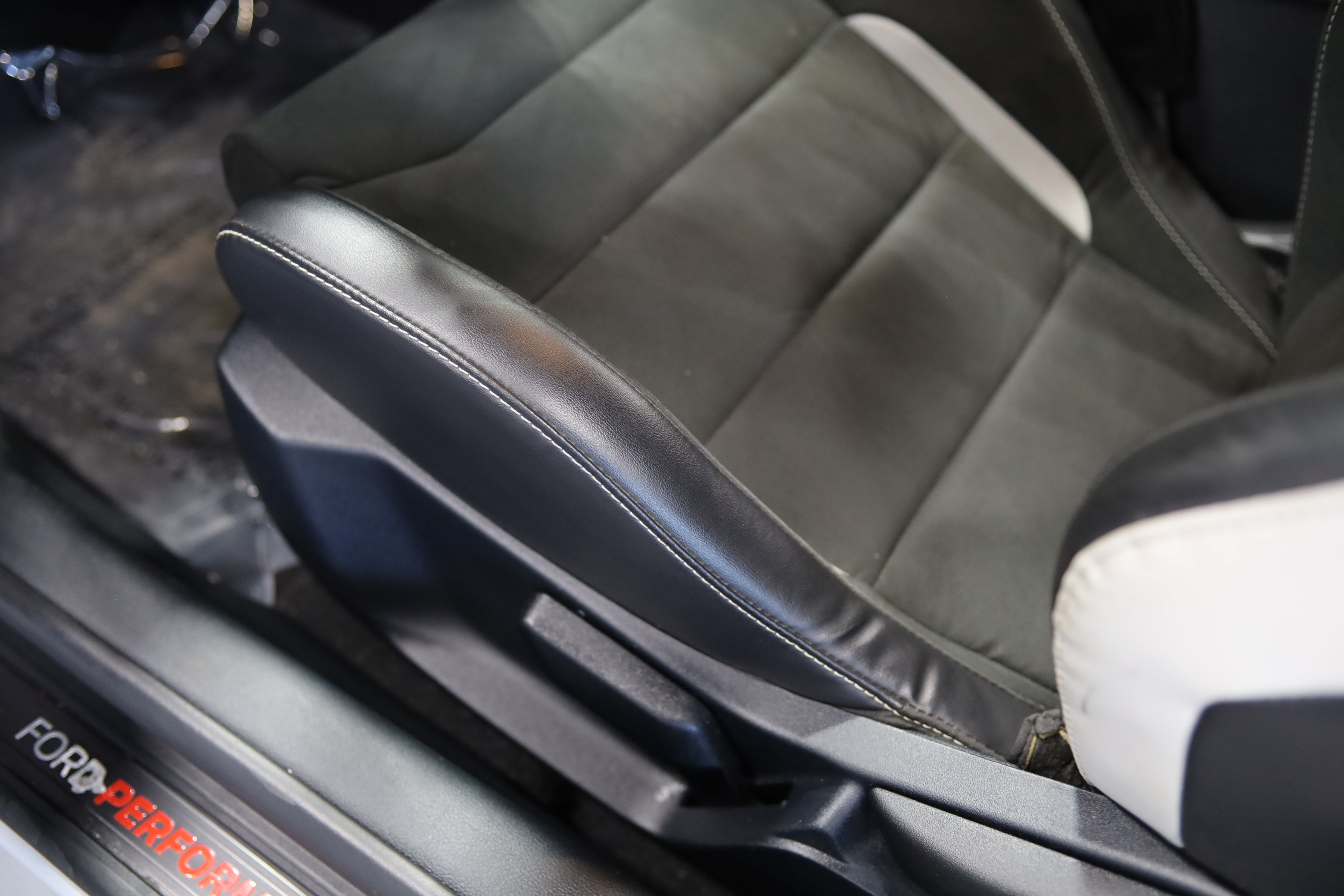 Used 2021 Ford Mustang Shelby GT500 w/ Carbon Fiber Track Pack RWD image 18