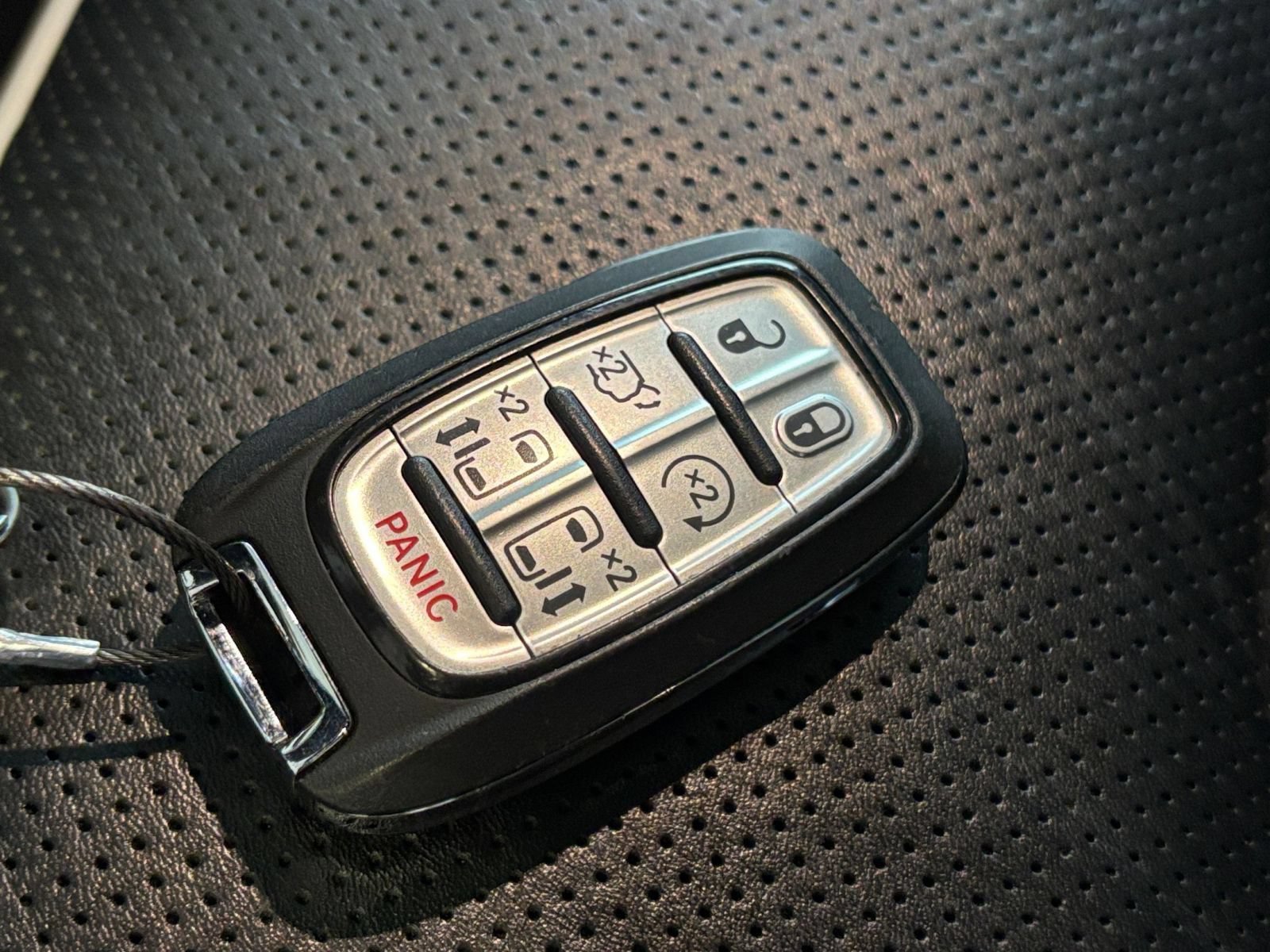 Used 2025 Chrysler Pacifica Limited FWD image 27