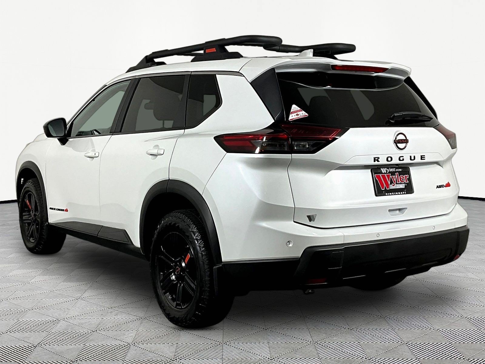 Used 2025 Nissan Rogue SV AWD/4WD image 4
