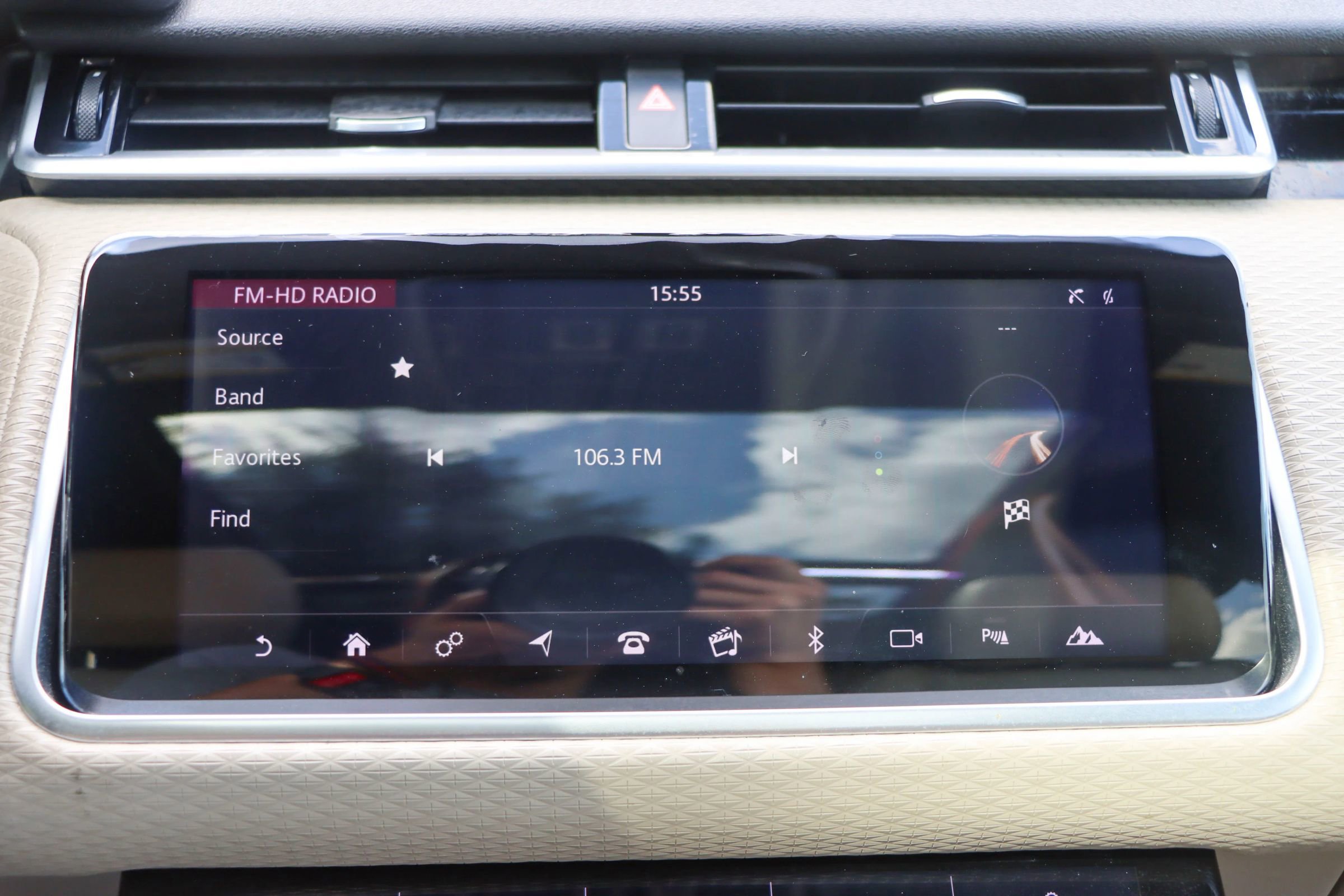 Used 2018 Land Rover Range Rover Velar R-Dynamic SE AWD/4WD image 34