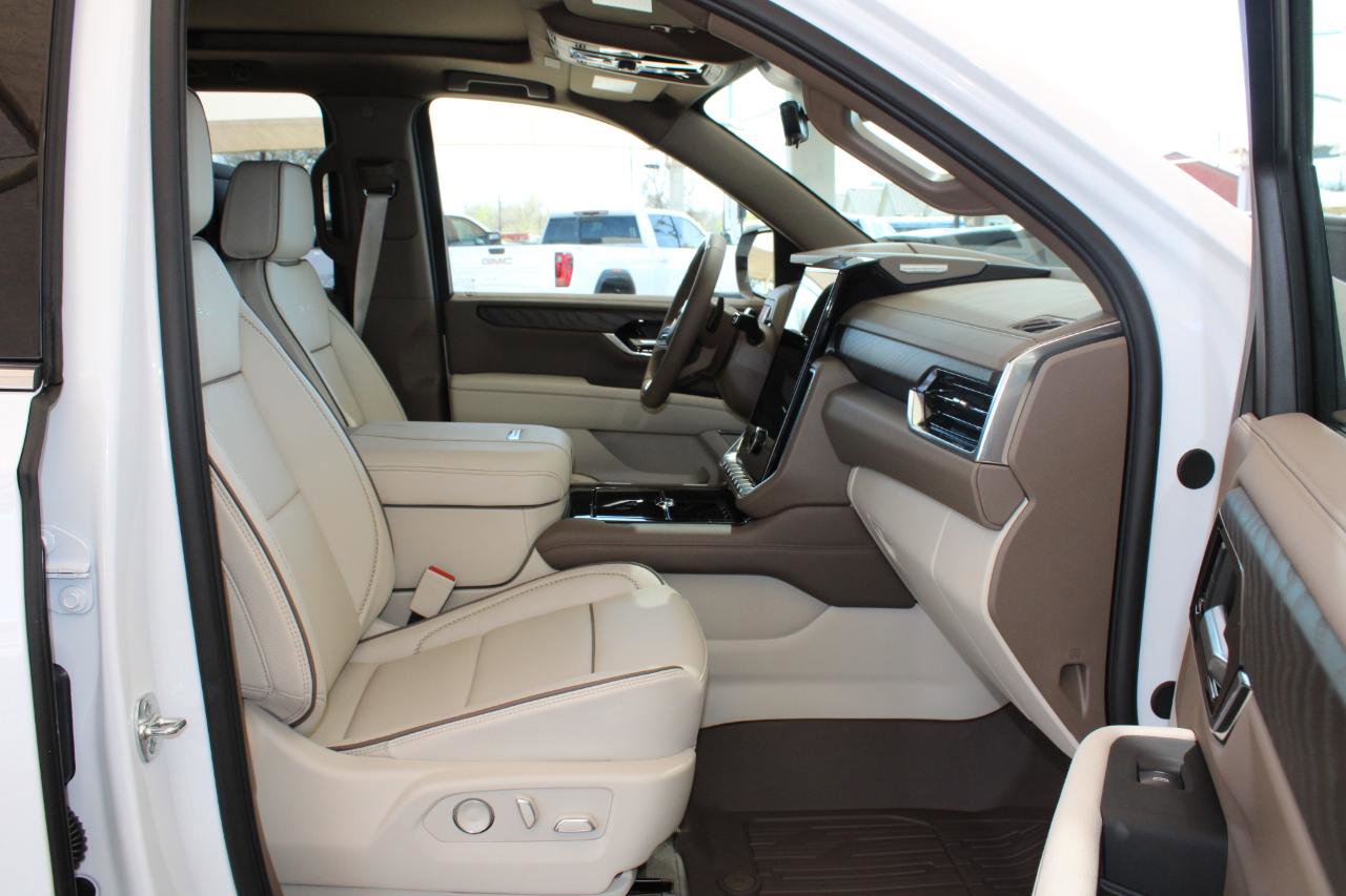 Used 2026 GMC Yukon XL Denali w/ Denali Reserve Package AWD/4WD image 22
