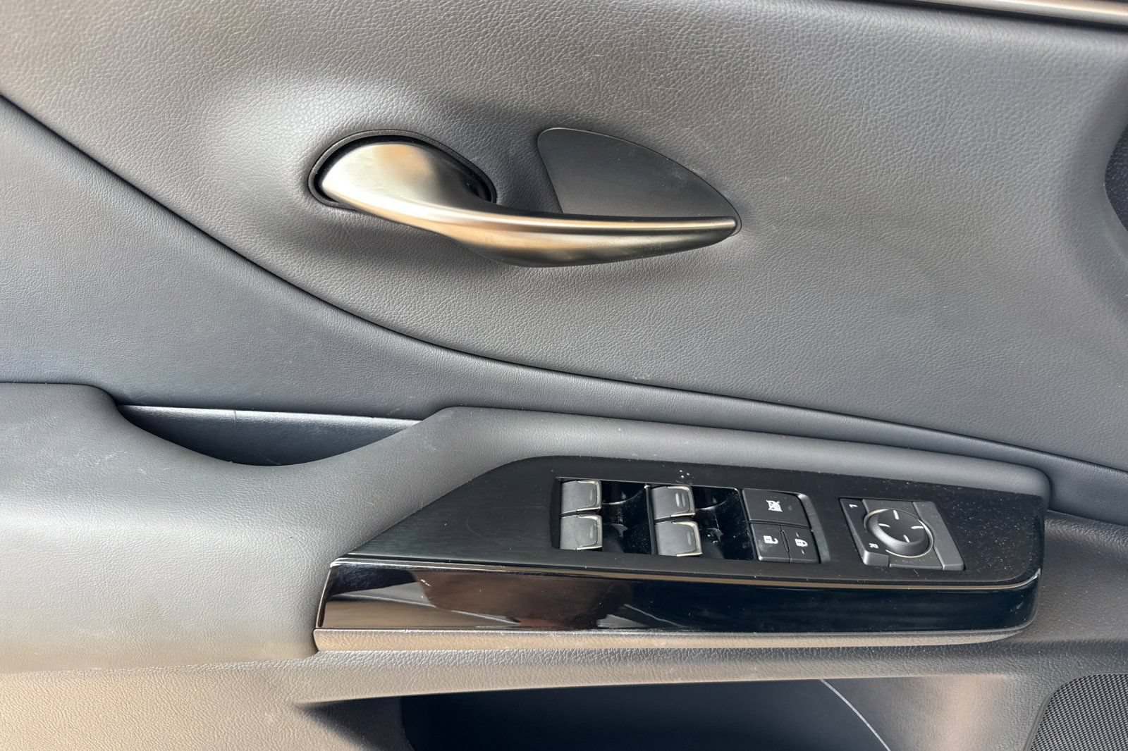 Certified 2025 Lexus ES 350 w/ Accessory Package (Z1) FWD image 12