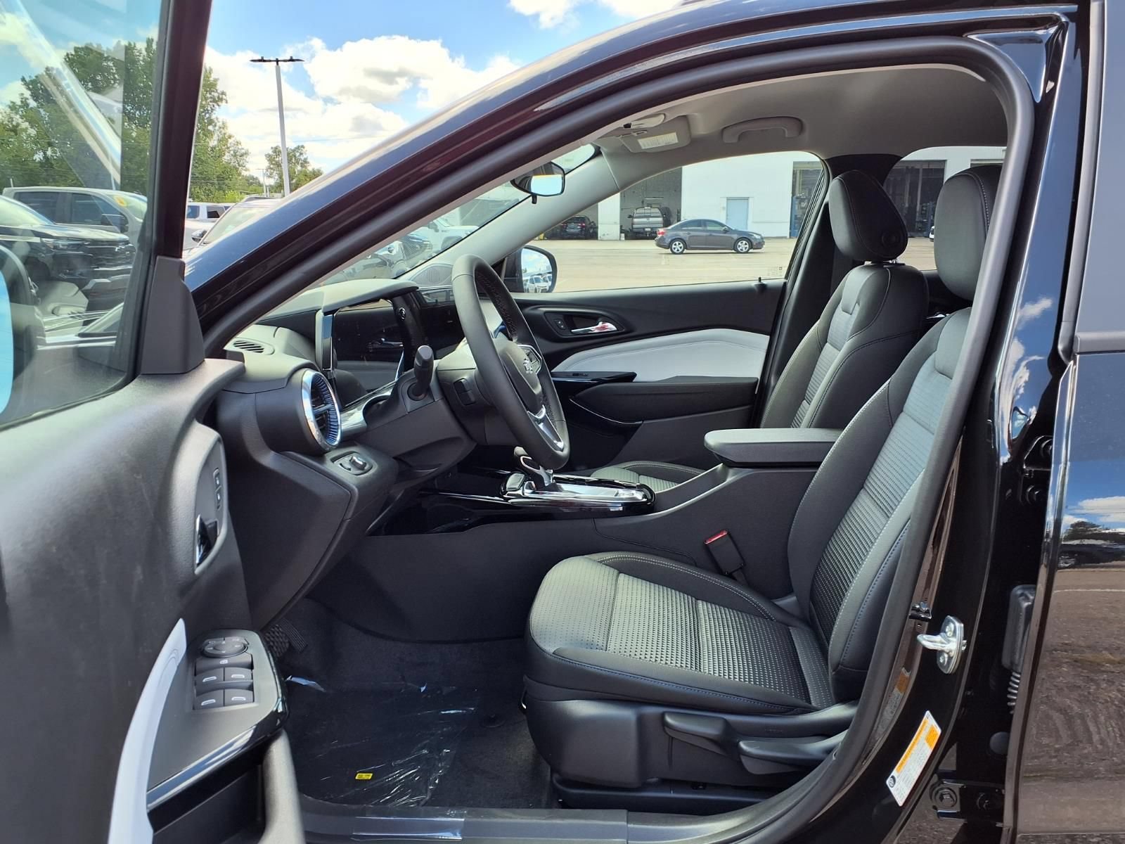 New 2026 Chevrolet Trax LT w/ Driver Confidence Package FWD image 13